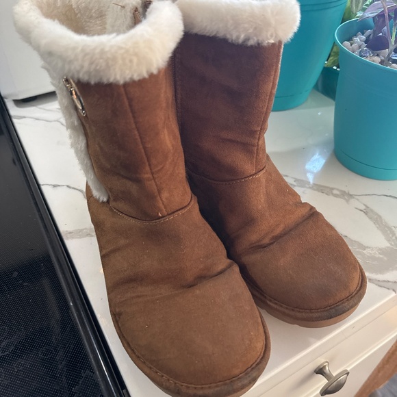Michael Kors Women’s or Girls Boots 🤎🤍💛 - Picture 6 of 6